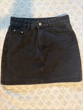 SHEIN Black Denim Mini Skirt with Front Pockets